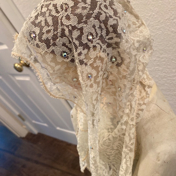 Vintage lace and rhinestone scarf and covers head Very old - Picture 3 of 3